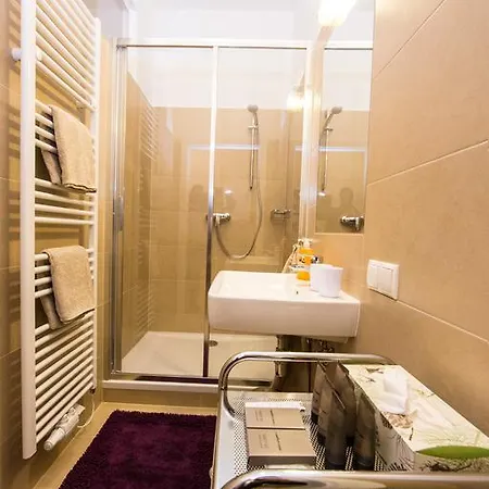 The Barts Apartments - Self Check-In Vienna Room photo